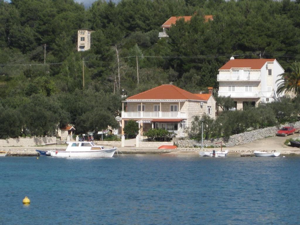 Apartments Ivona Lumbarda Bagian luar foto